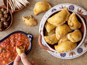 SPAR Mahlzeit Vegetarische Empanada mit Scamorza und würzigem Salsa-Dip