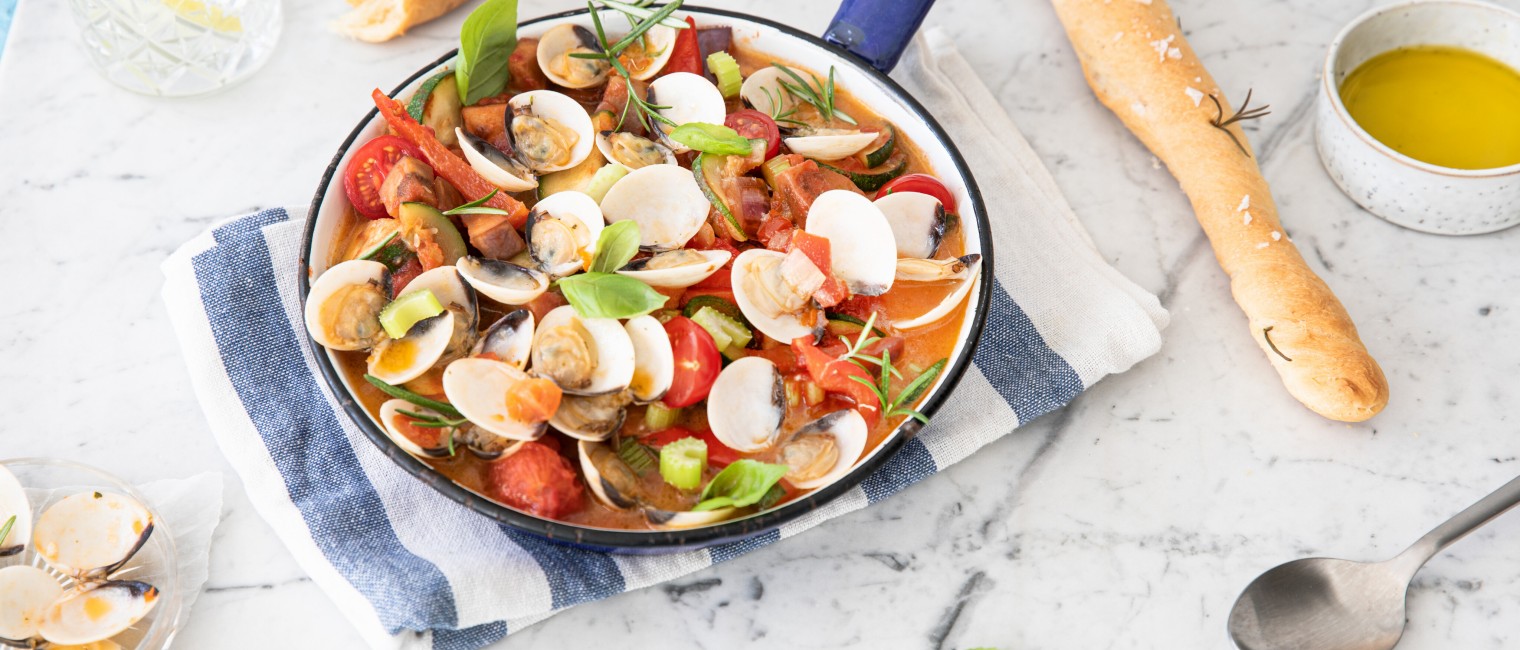 SPAR Mahlzeit Vongole im Tomaten-Gemüse-Sud mit Brot-Stangen