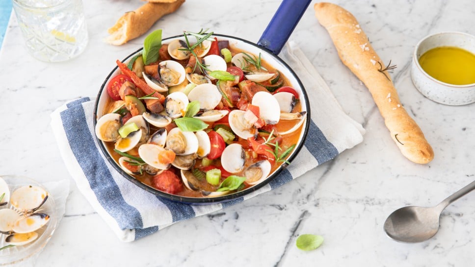 SPAR Mahlzeit Vongole im Tomaten-Gemüse-Sud mit Brot-Stangen