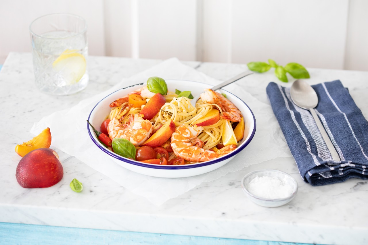 Linguine mit Garnelen, Kirschtomaten und Nektarine