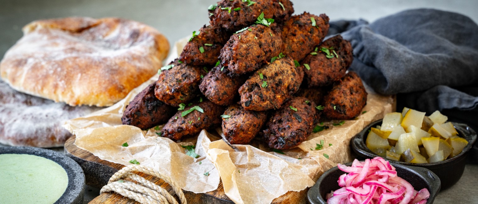 SPAR Mahlzeit! Käferbohnen-Falafel mit Kernöl-Jogurt-Sauce