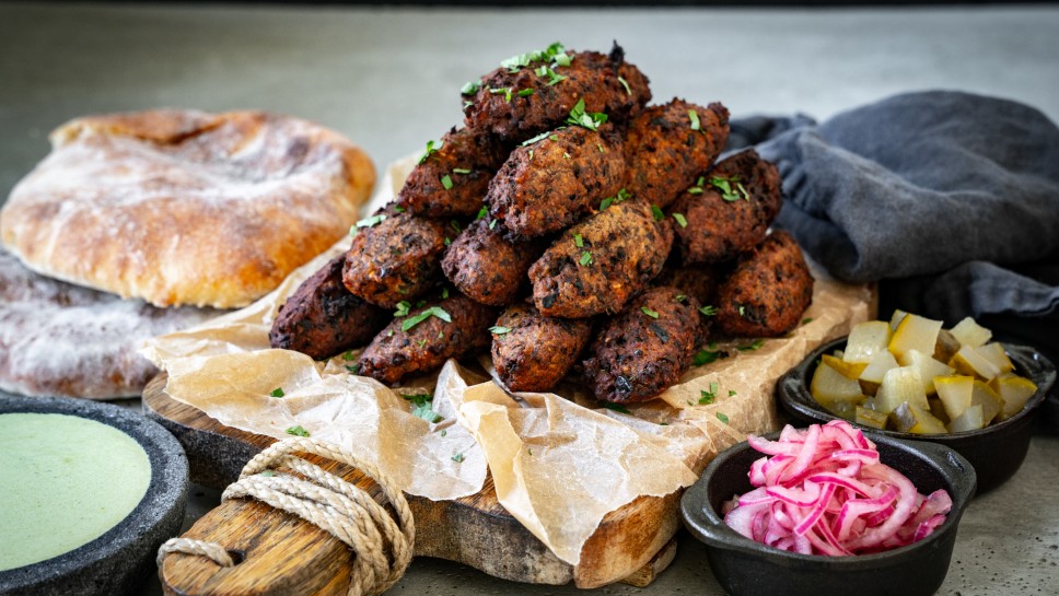 SPAR Mahlzeit! Käferbohnen-Falafel mit Kernöl-Jogurt-Sauce