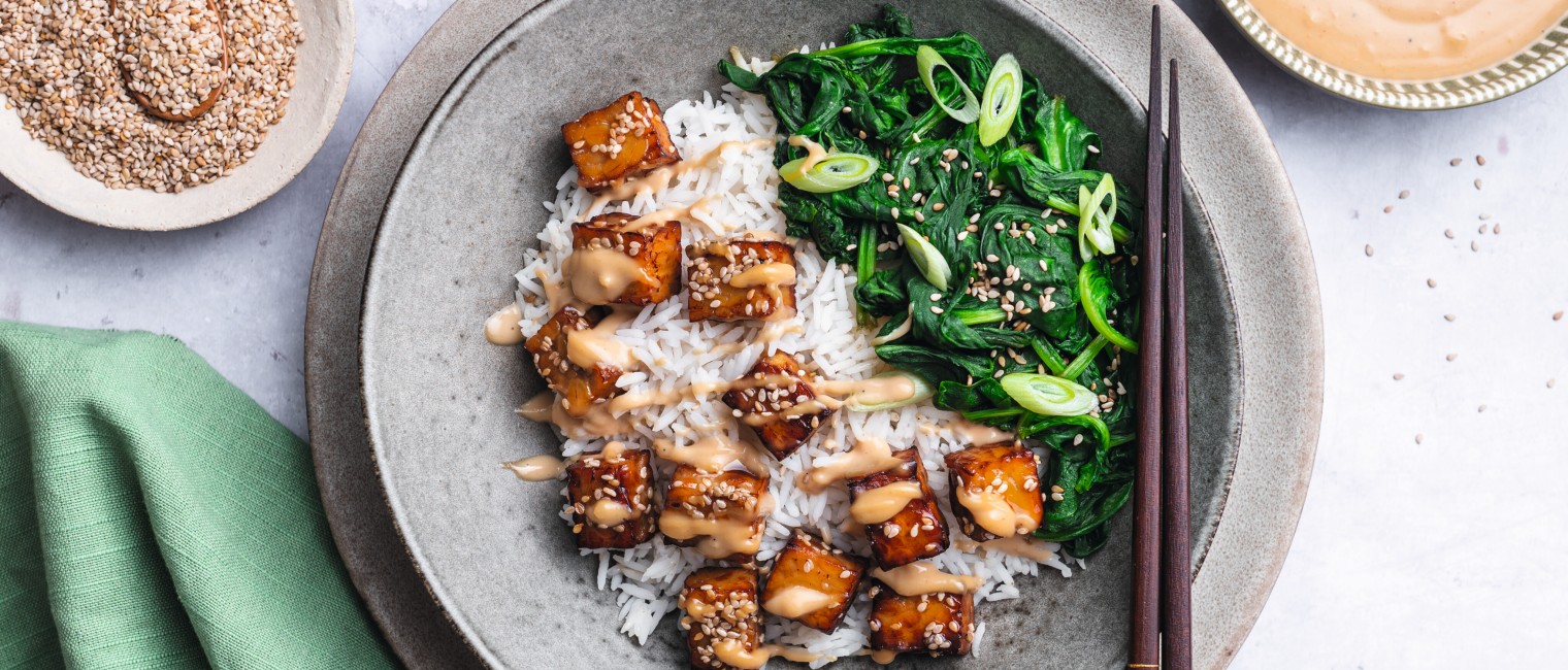 SPAR Mahlzeit! Knuspriger Tempeh mit Erdnusssauce