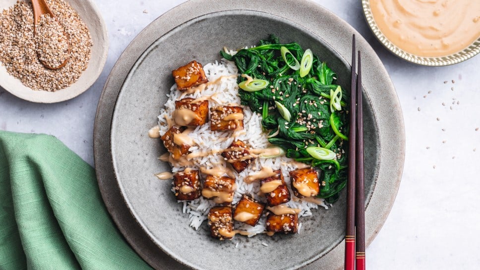 SPAR Mahlzeit! Knuspriger Tempeh mit Erdnusssauce