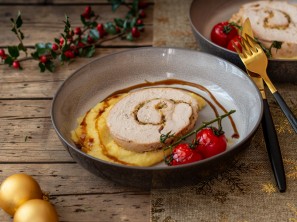 SPAR Mahlzeit Gefüllte Putenbrust mit Cremepolenta und Schmortomaten