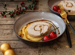 SPAR Mahlzeit Gefüllte Putenbrust mit Cremepolenta und Schmortomaten