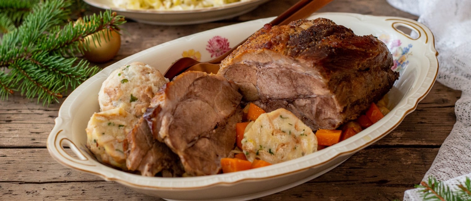 SPAR Mahlzeit Schweinsbraten in Gemüse-Biersauce mit Semmelknödel und Krautsalat