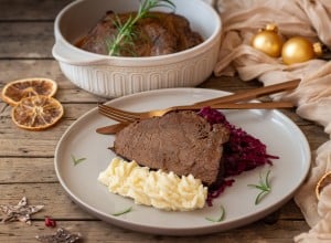 SPAR Mahlzeit Rindsbraten mit Rotkraut und Selleriepüree