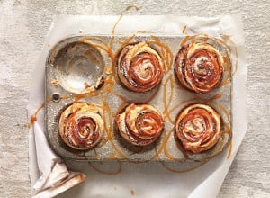 SPAR Mahlzeit Blätterteig-Apfelrosen mit Karamellsauce