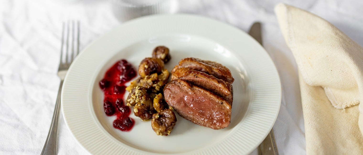 SPAR Mahlzeit Entenbrust mit Preiselbeeren und Röstzwiebel-Pesto Maroni