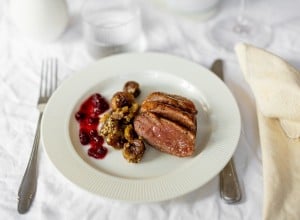 SPAR Mahlzeit Entenbrust mit Preiselbeeren und Röstzwiebel-Pesto Maroni