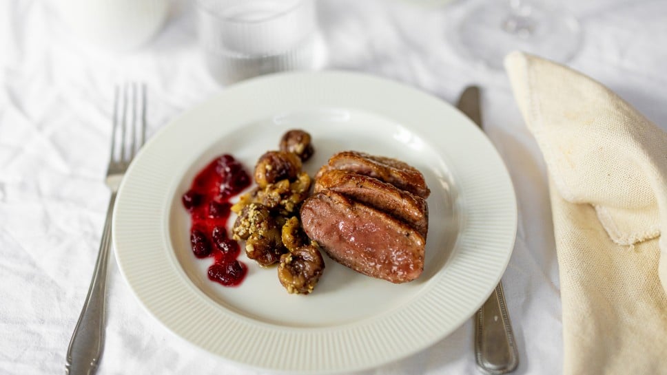 SPAR Mahlzeit Entenbrust mit Preiselbeeren und Röstzwiebel-Pesto Maroni