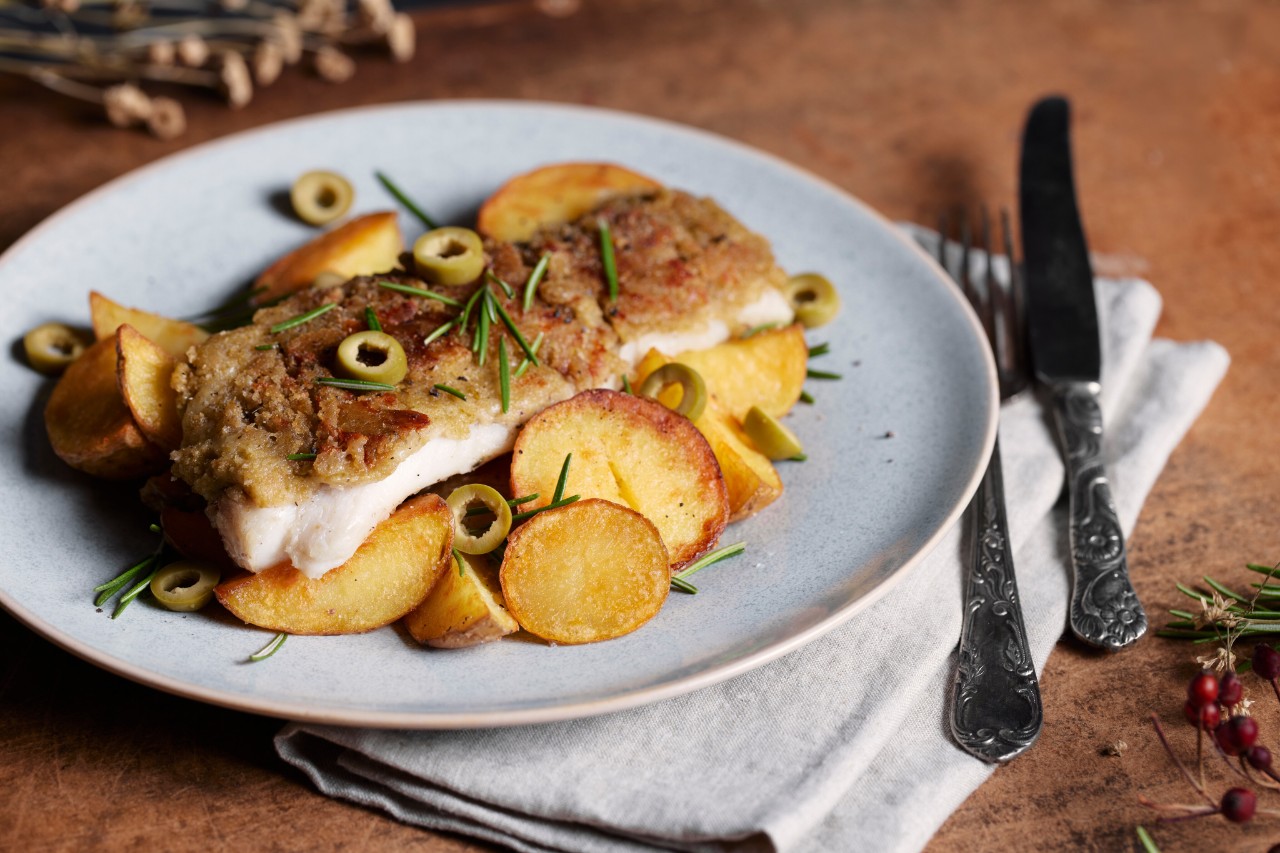 Alaska-Seelachsfilet mit Oliven-Mozzarella-Kruste und