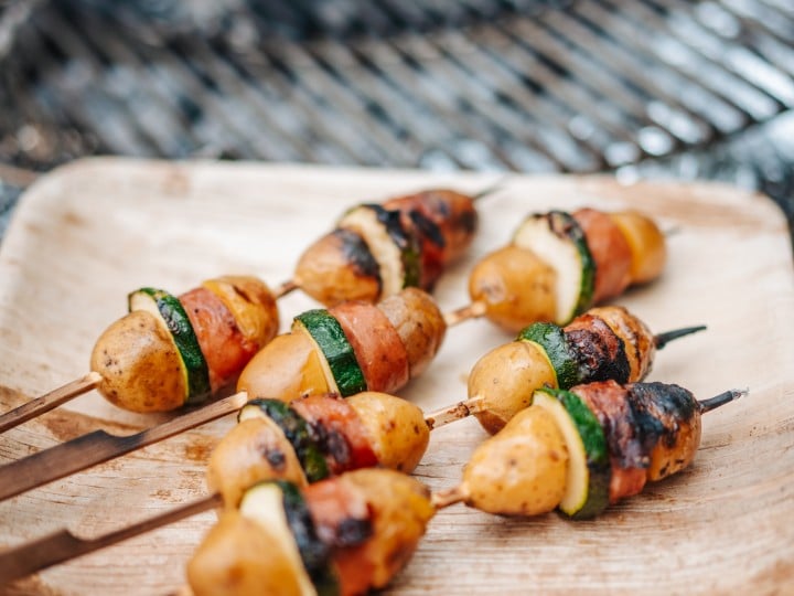 Kartoffel-Wurst-Zucchini-Spieße