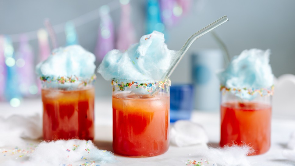 SPAR Mahlzeit Erdbeer-Orangen Cocktail mit Zuckerwatte-Wolken