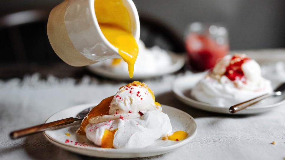 SPAR Mahlzeit vegane Mini-Pavlovas mit Fruchtsauce