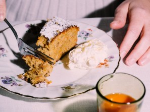 SPAR Mahlzeit glutenfreier Karottenkuchen mit Mascarpone-Creme