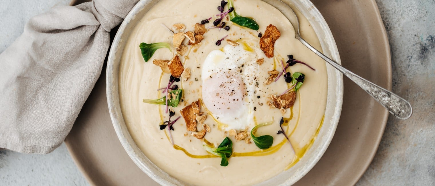 Sellerie-Birnen- Suppe mit pochiertem Ei