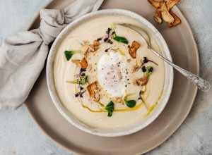 Sellerie-Birnen- Suppe mit pochiertem Ei