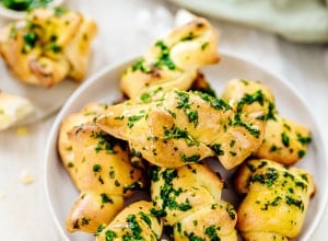 Pesto-Knoblauch-Knoten