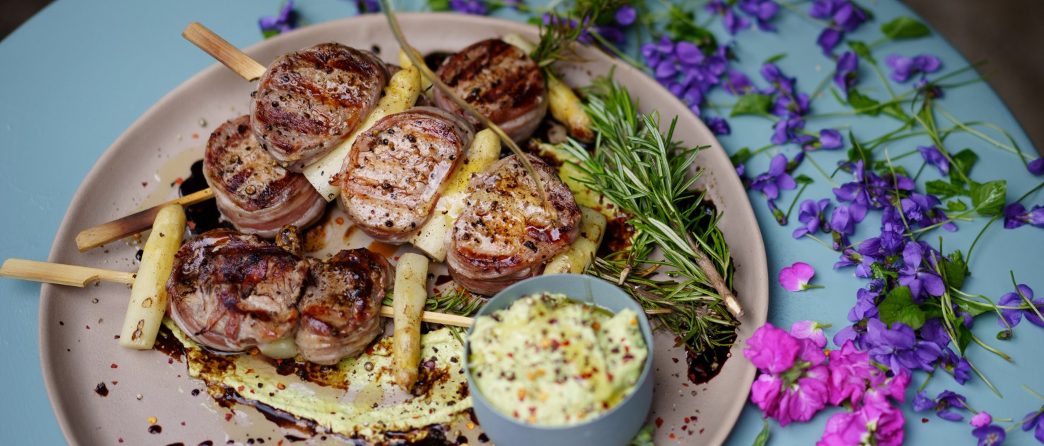 SPAR Mahlzeit Schweinefilet-Spieße mit Avocado-Dip