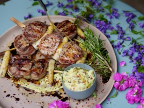 SPAR Mahlzeit Schweinefilet-Spieße mit Avocado-Dip
