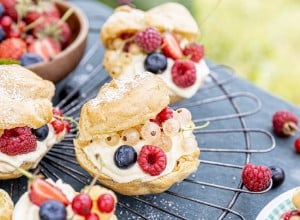 SPAR Mahlzeit Profiteroles mit Zitronencreme und Beeren