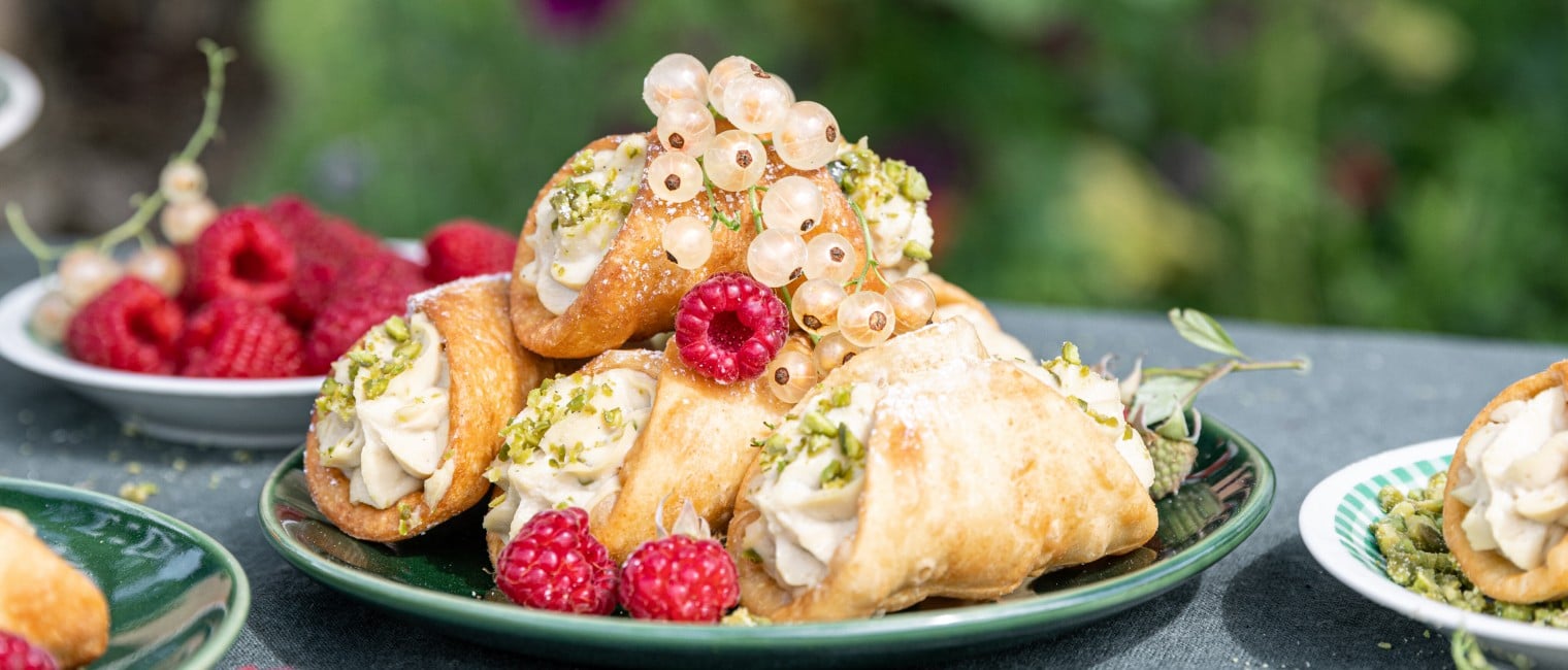 Cannoli mit Ricotta-Pistazien-Creme