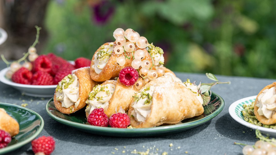 Cannoli mit Ricotta-Pistazien-Creme