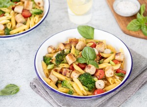 SPAR Mahlzeit Nudelpfanne mit Veggie-Würstel