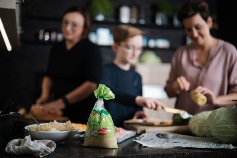 Sauerkraut Sandwich Vorbereitung mit Familie Möstl