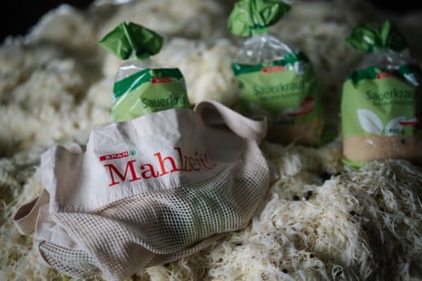 SPAR Sauerkraut und Mahlzeit Sackerl im Sauerkraut