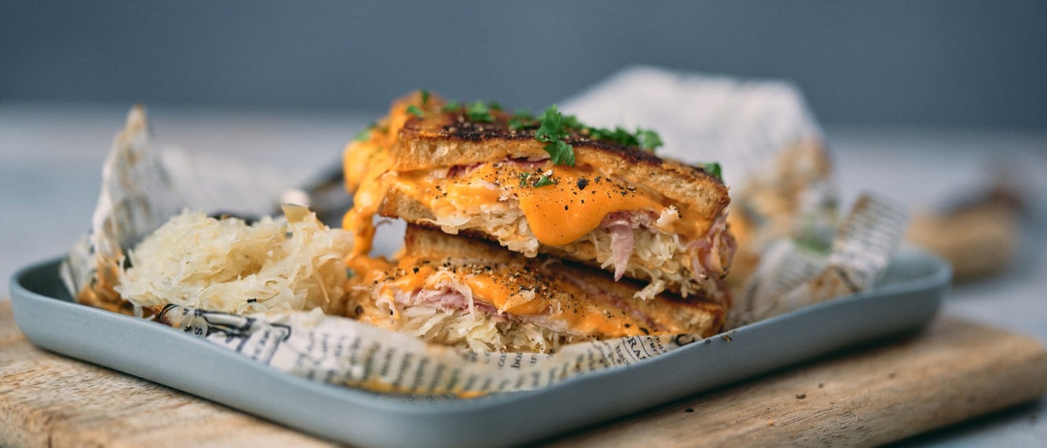 Sauerkraut-Cheddar-Sandwich