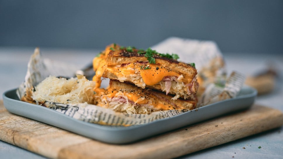 Sauerkraut-Cheddar-Sandwich