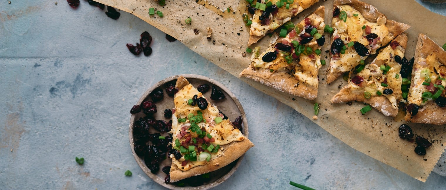 Flammkuchen mit Sauerkraut und Speck
