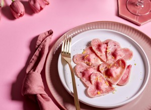 SPAR Mahlzeit Herzförmige Rote-Beete-Ravioli mit Lachs-Füllung