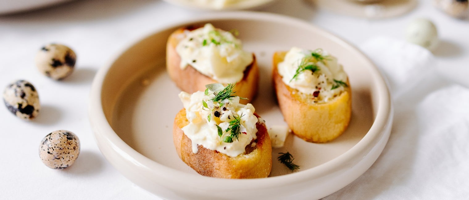 Crostini mit Eiersalat