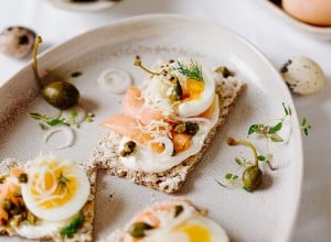 SPAR Mahlzeit Knäckebrot mit Frischkäsecreme, Lachs und Ei