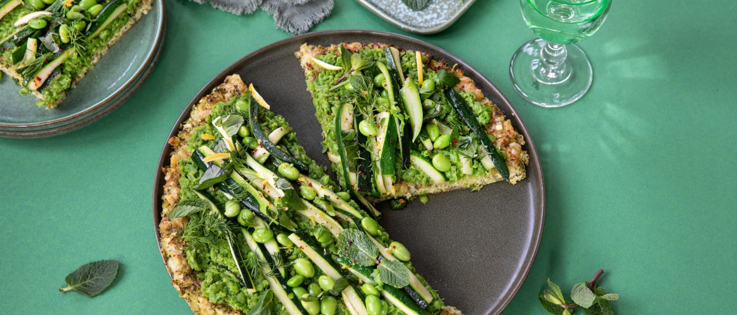Brokkoli-Pizza mit Erbsenhummus