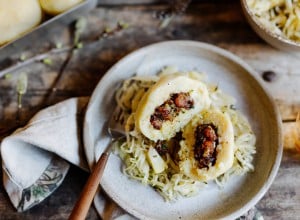 SPAR Mahlzeit Grammel-Knödel mit gedünstetem Apfel-Kraut