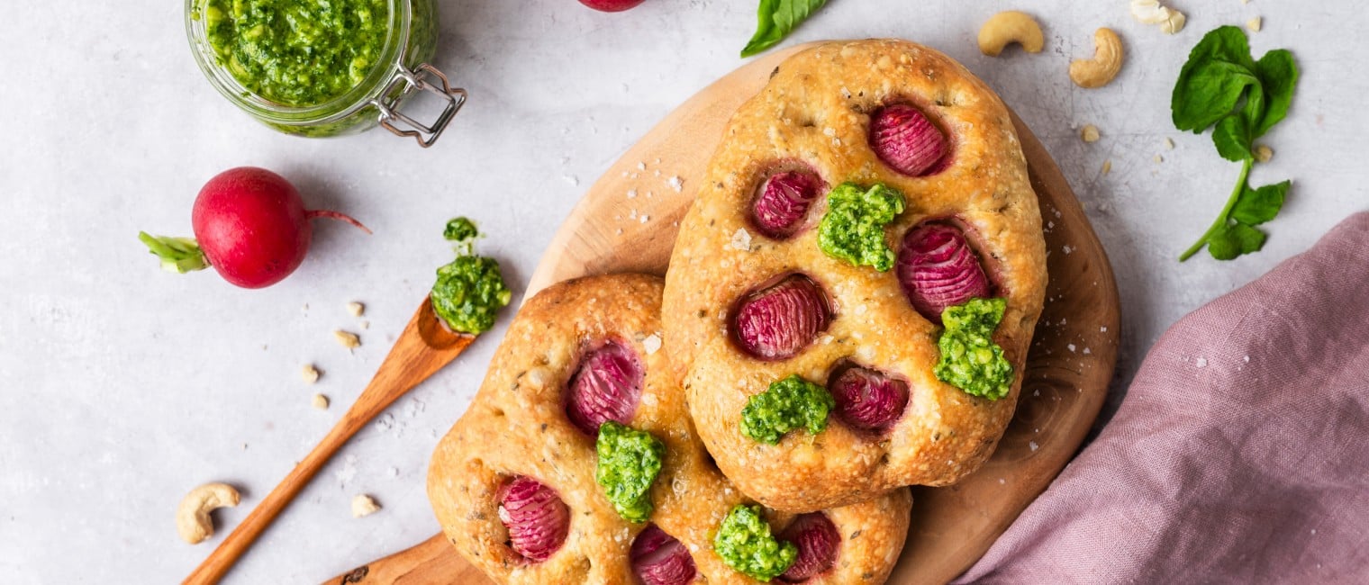 SPAR Mahlzeit Mini Kräuterfocaccia mit Radieschen und Radiesche
