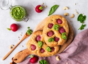 SPAR Mahlzeit Mini Kräuterfocaccia mit Radieschen und Radiesche