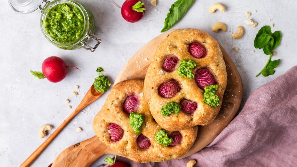 SPAR Mahlzeit Mini Kräuterfocaccia mit Radieschen und Radiesche