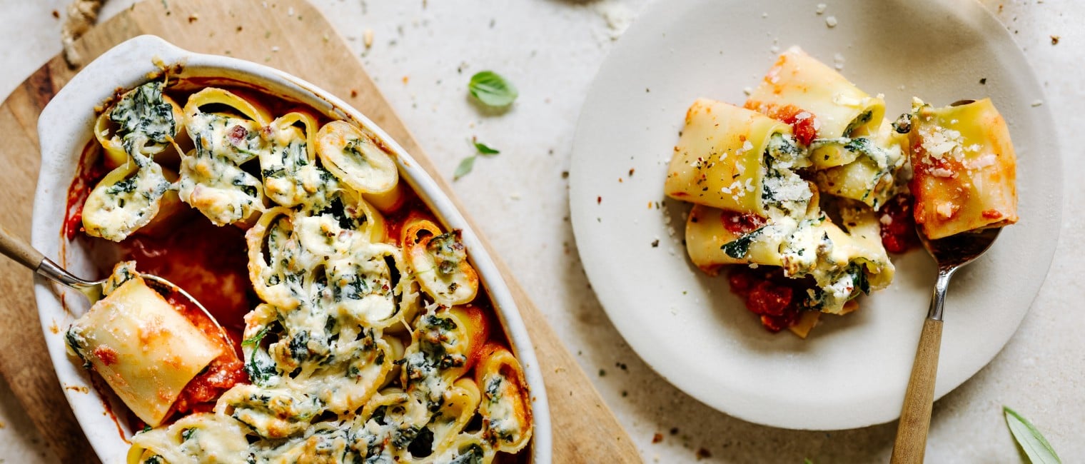 Paccheri-Auflauf mit Spinat, Ricotta und Speck