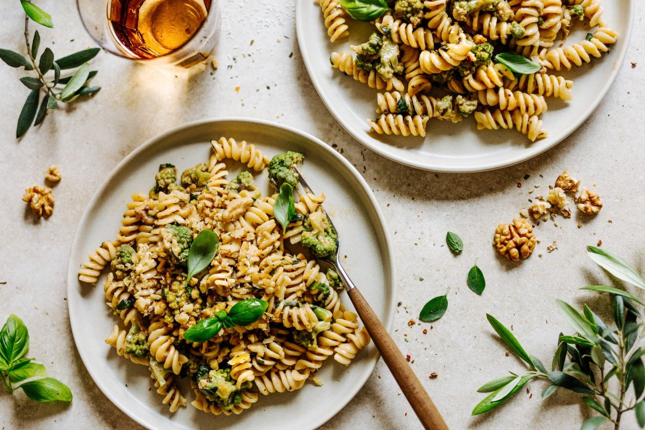 Fusilli mit cremigem Walnuss-Obers und Romanesco