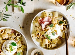 SPAR Mahlzeit Mezze Maniche mit Mortadella und Trüffel-Burrata