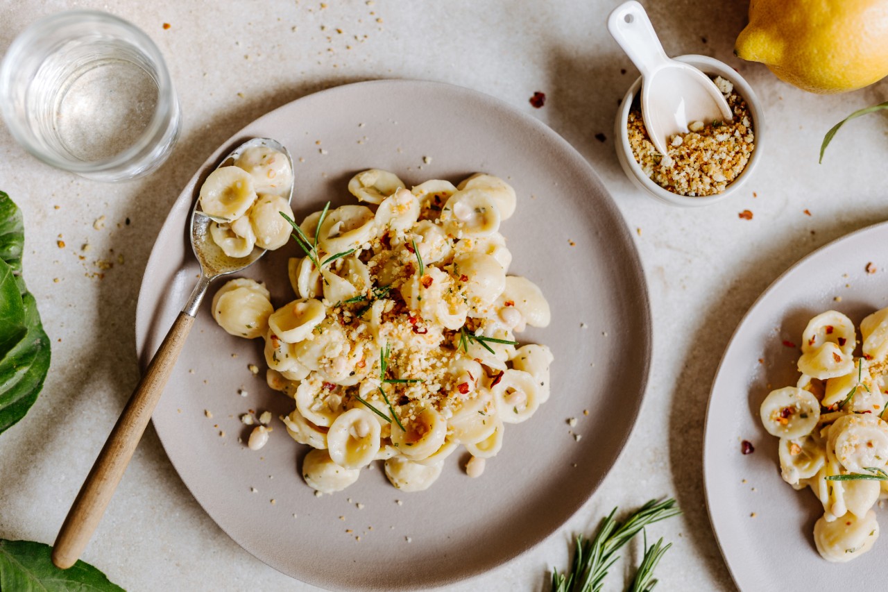 Orecchiette mit weißen Bohnen, Rosmarin und Panko