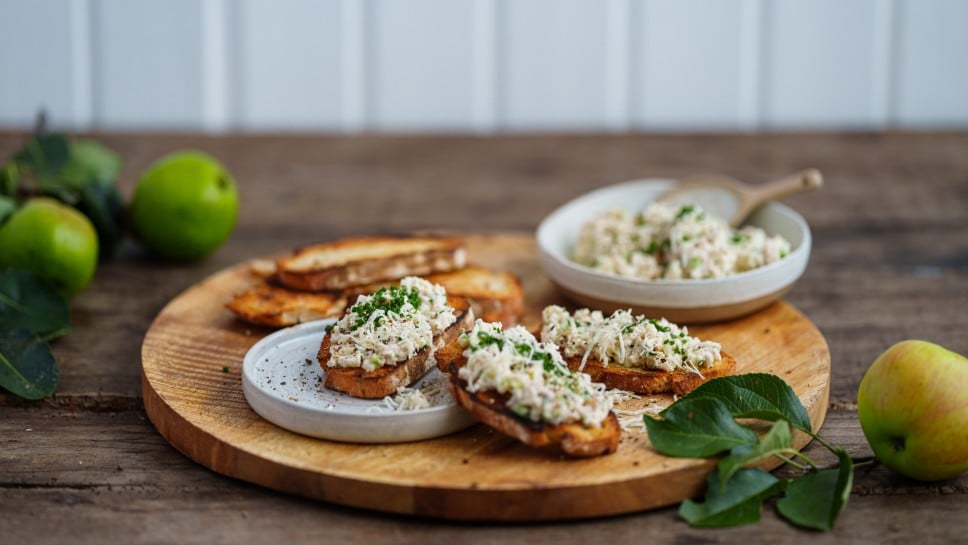 Forellen-Tatar mit Apfel und Stangensellerie