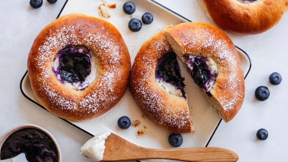 Heidelbeer-Cheesecake-Buns