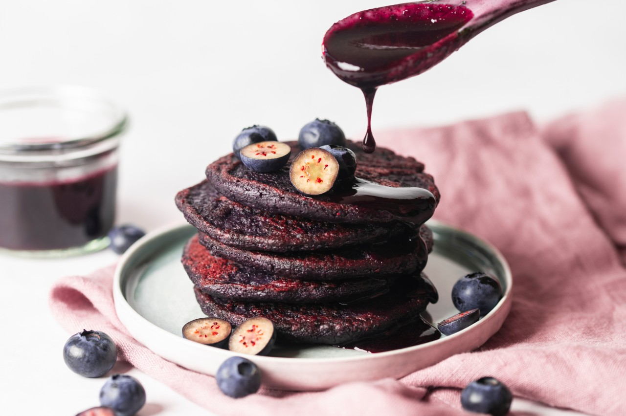 Heidelbeerpfannkuchen mit Heidelbeersauce Heidelbeerpfannkuchen mit Heidelbeersauce